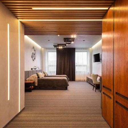 Mojo Boutique Hotel Луцк Экстерьер фото
