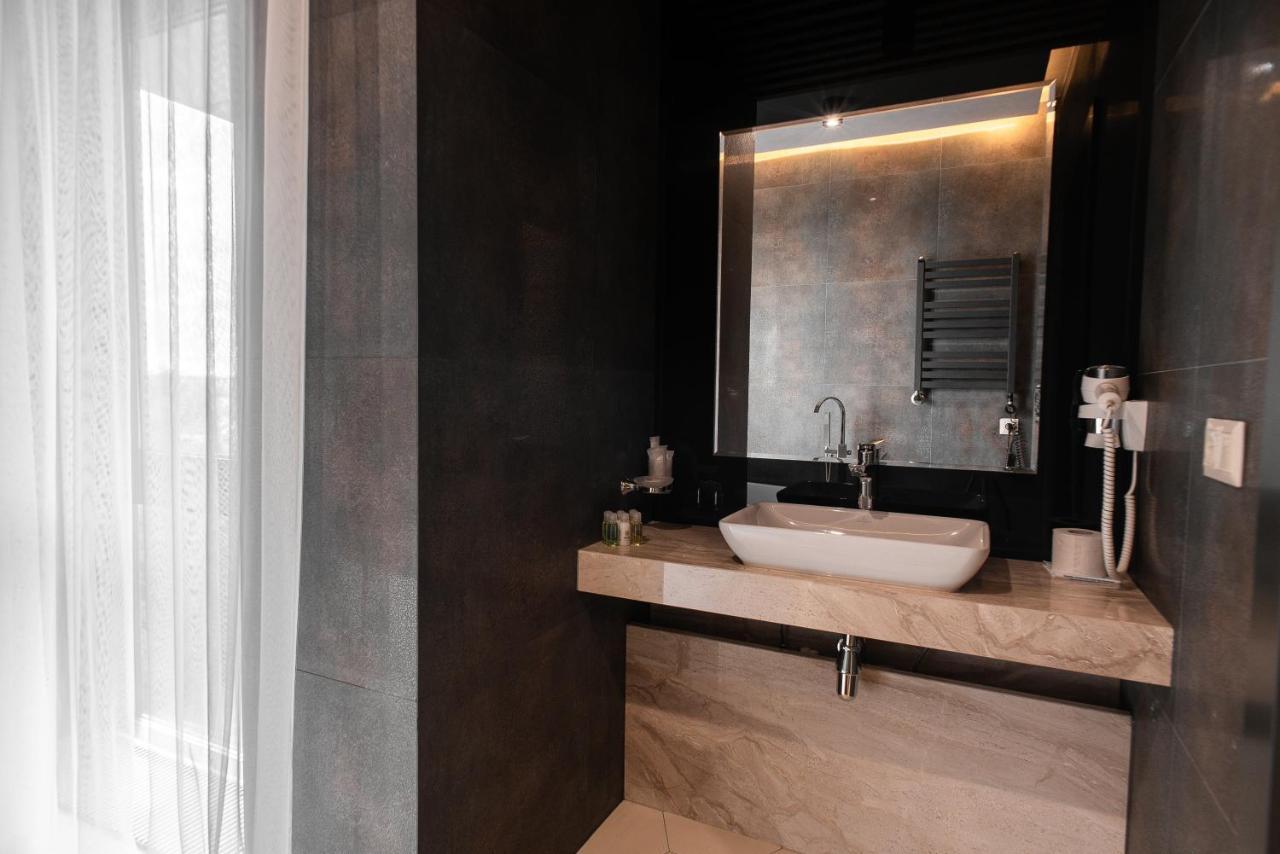 Mojo Boutique Hotel Луцк Экстерьер фото