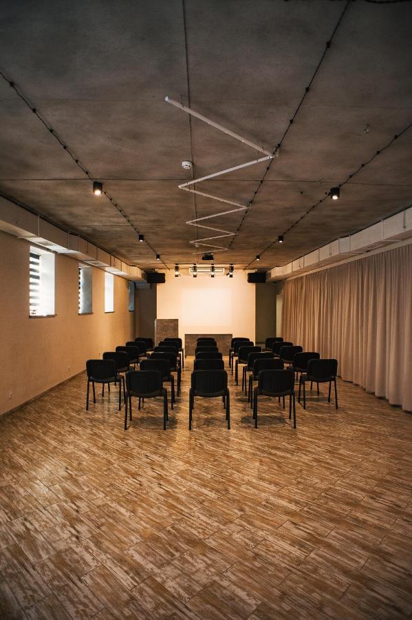 Mojo Boutique Hotel Луцк Экстерьер фото