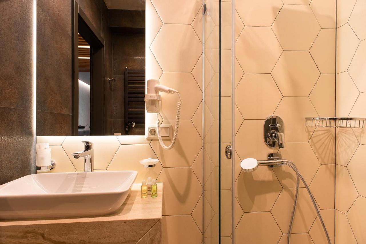 Mojo Boutique Hotel Луцк Экстерьер фото