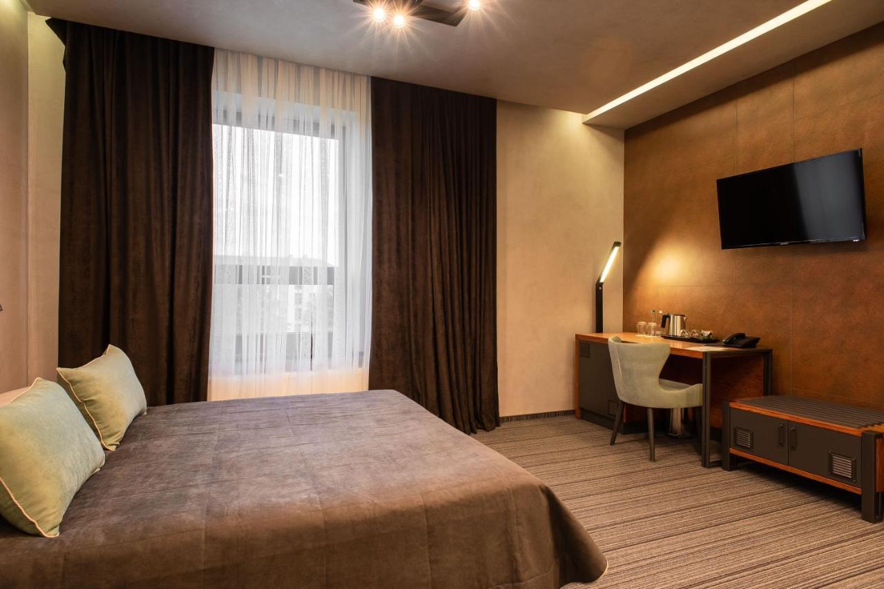 Mojo Boutique Hotel Луцк Экстерьер фото