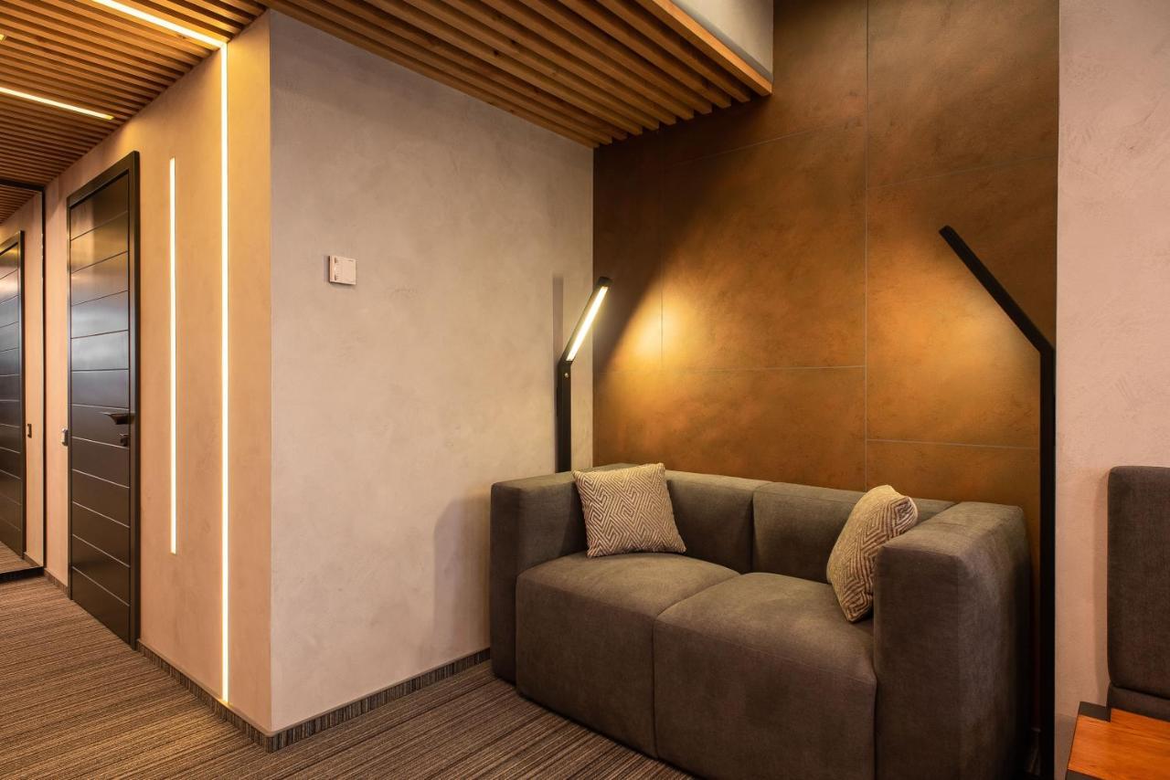 Mojo Boutique Hotel Луцк Экстерьер фото