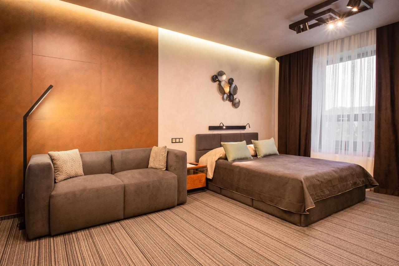 Mojo Boutique Hotel Луцк Экстерьер фото