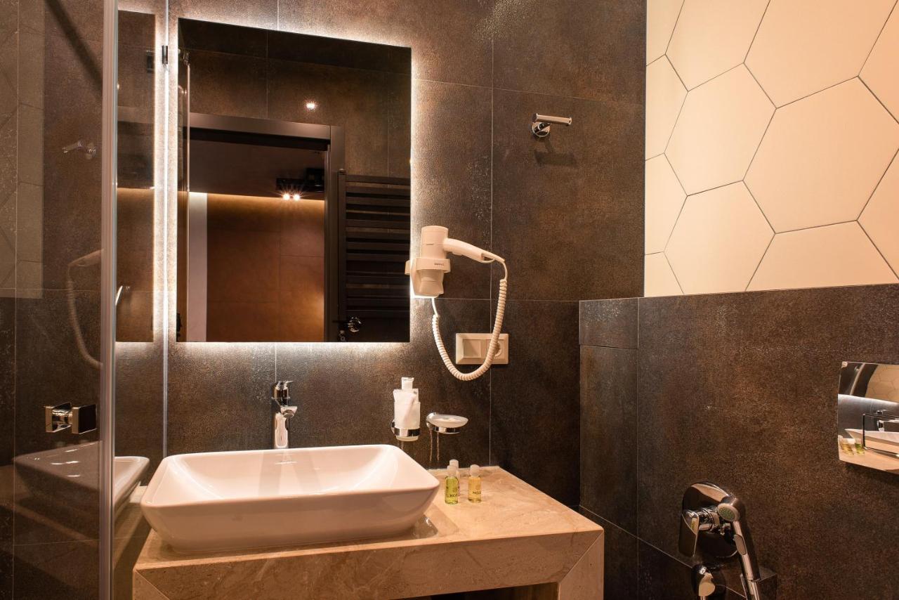 Mojo Boutique Hotel Луцк Экстерьер фото