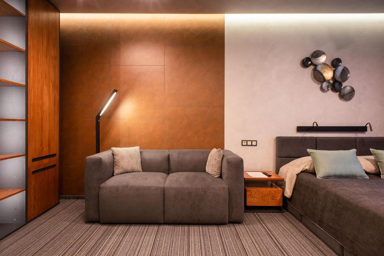 Mojo Boutique Hotel Луцк Экстерьер фото