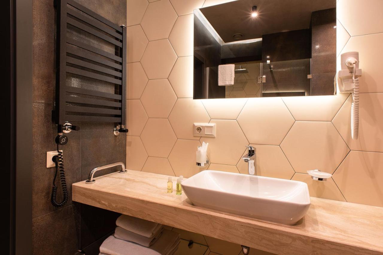 Mojo Boutique Hotel Луцк Экстерьер фото