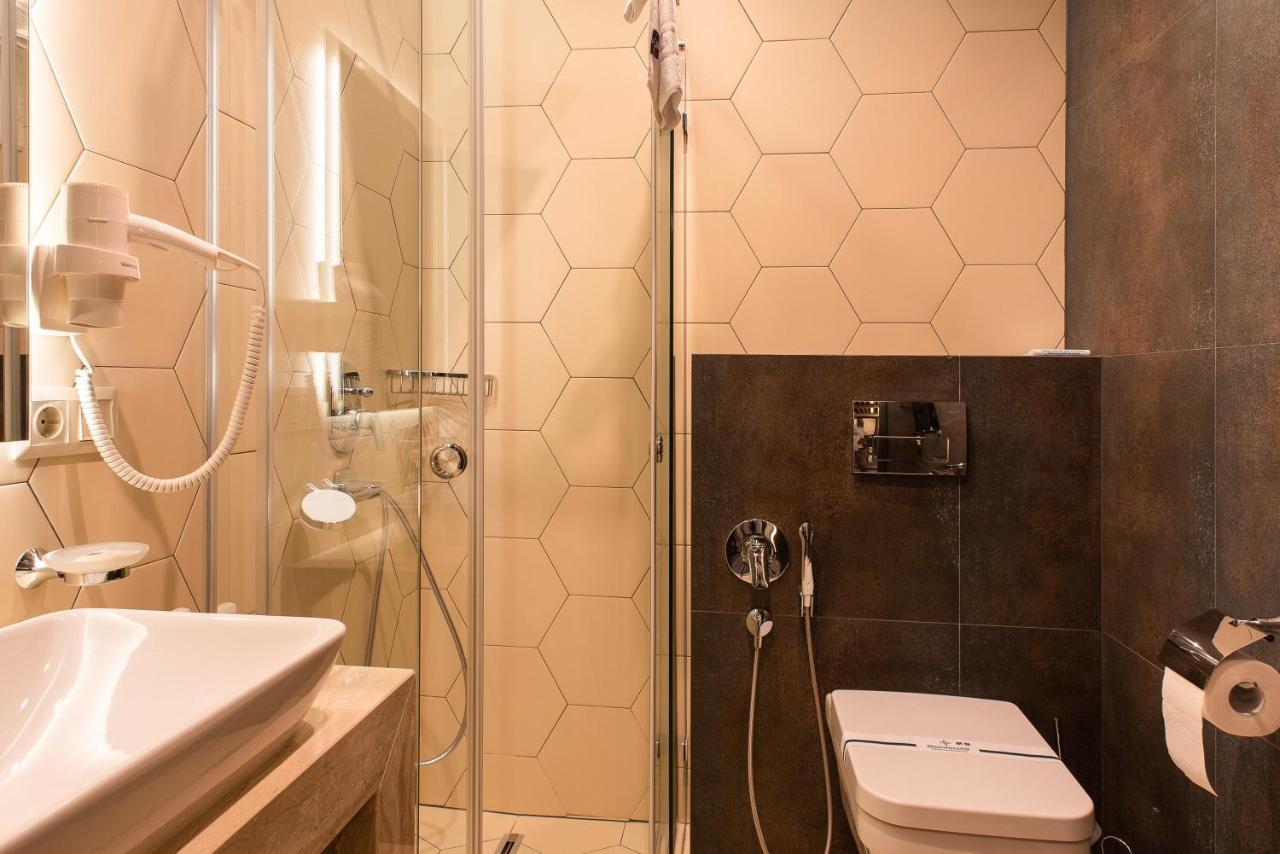 Mojo Boutique Hotel Луцк Экстерьер фото