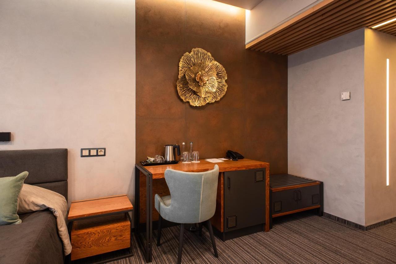 Mojo Boutique Hotel Луцк Экстерьер фото