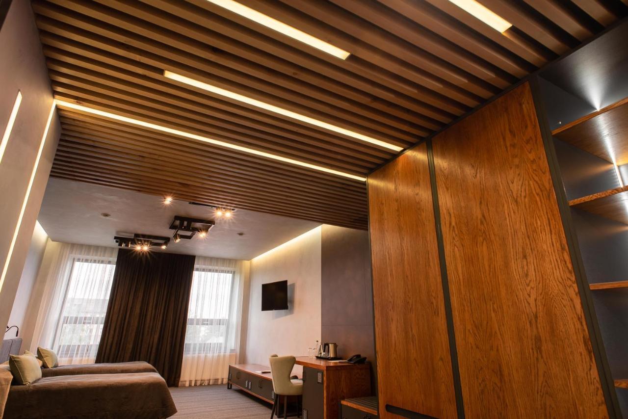 Mojo Boutique Hotel Луцк Экстерьер фото