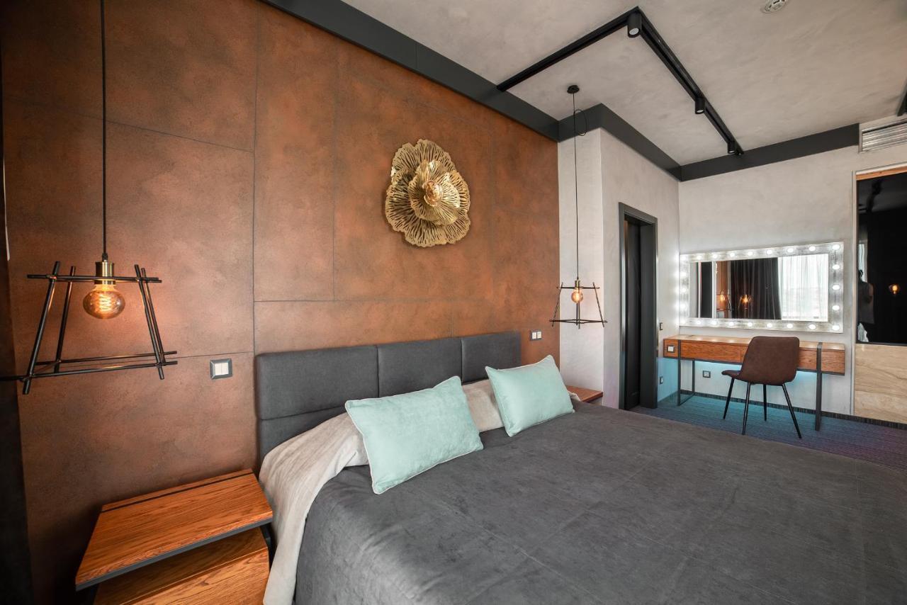 Mojo Boutique Hotel Луцк Экстерьер фото