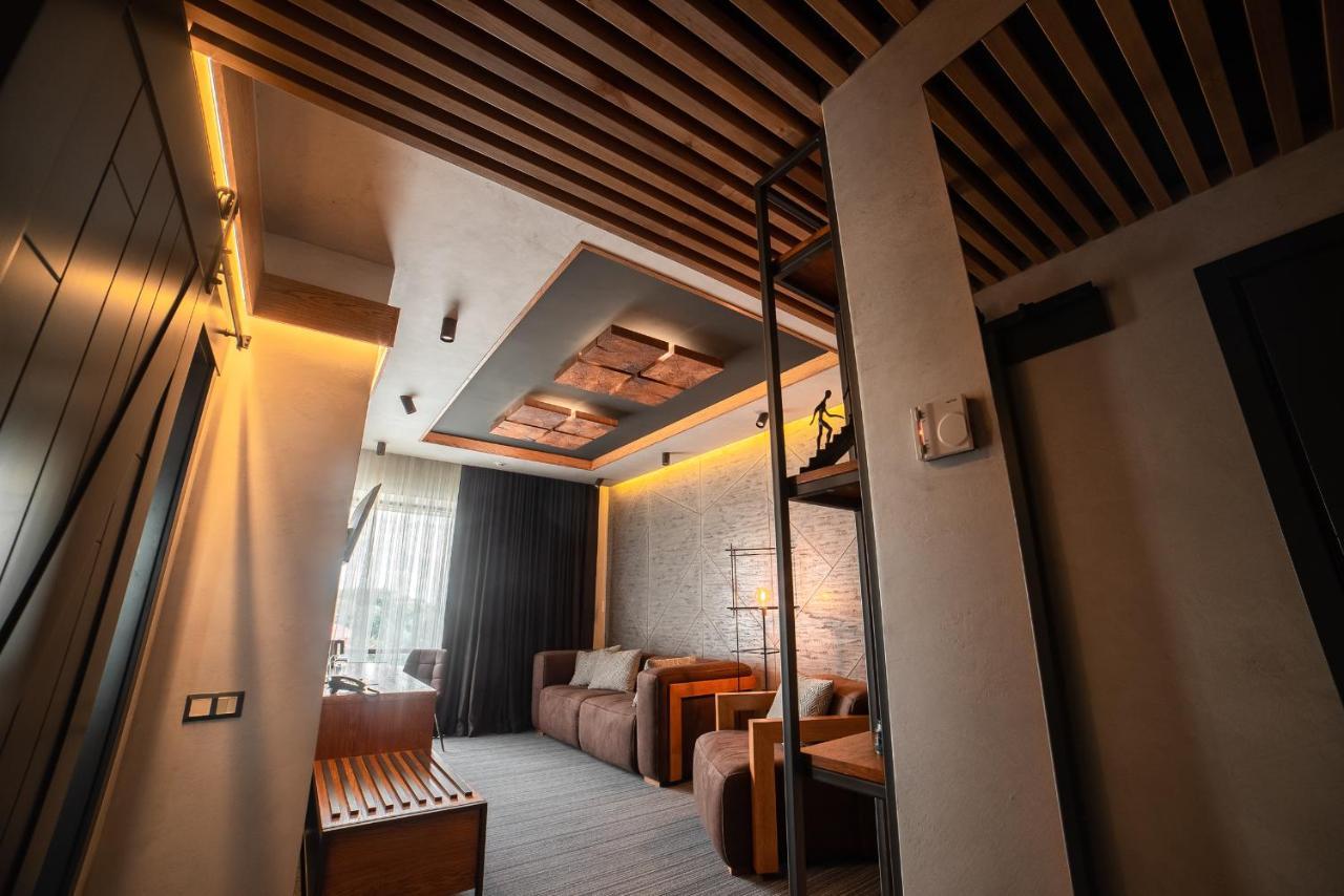 Mojo Boutique Hotel Луцк Экстерьер фото