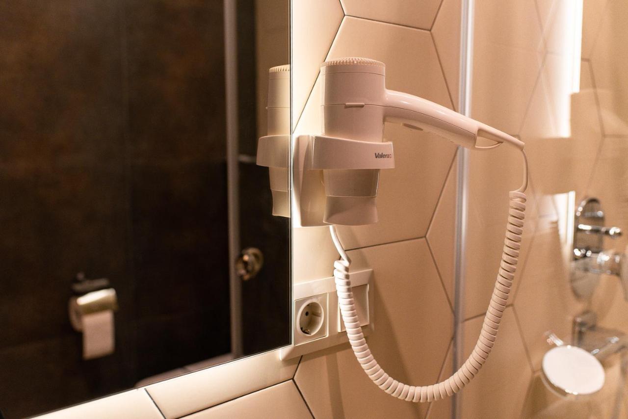 Mojo Boutique Hotel Луцк Экстерьер фото