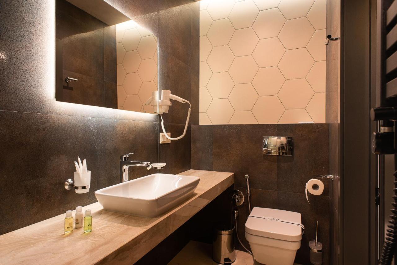 Mojo Boutique Hotel Луцк Экстерьер фото